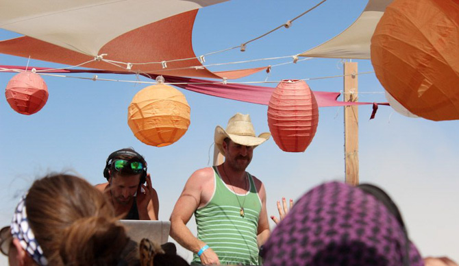 crackedhandsandopenhearts_burningman2013_witnessthis-3