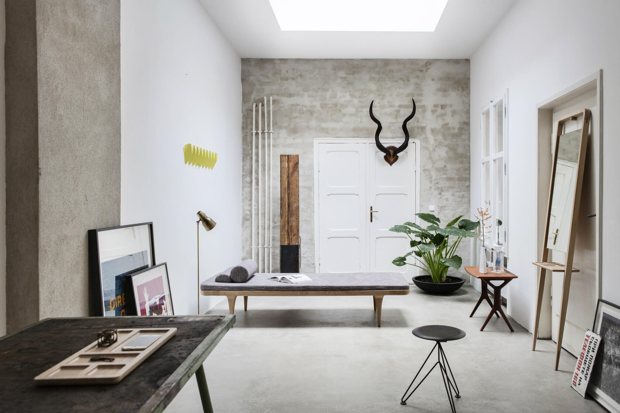 Berlin Interior Design Store Room Capacity Vintage Furniture and Art_0