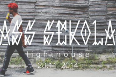 Bass Sekolah Lighthouse